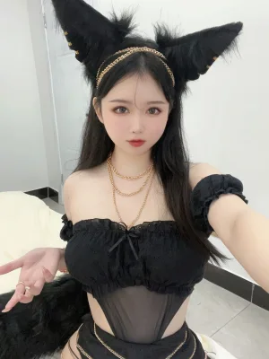 依酱《黑狼》主题写真：34张全套美图，含2个视频