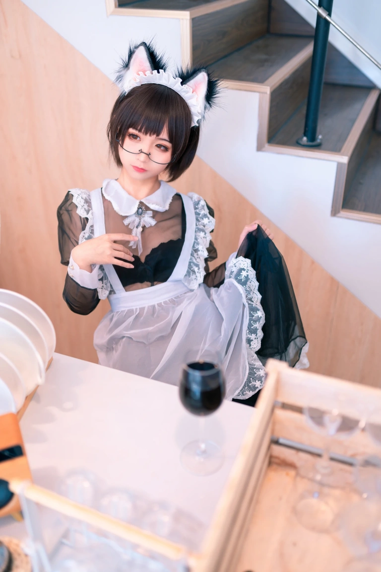 蠢沫沫《透明萝莉女仆》主题写真：41张全套美图