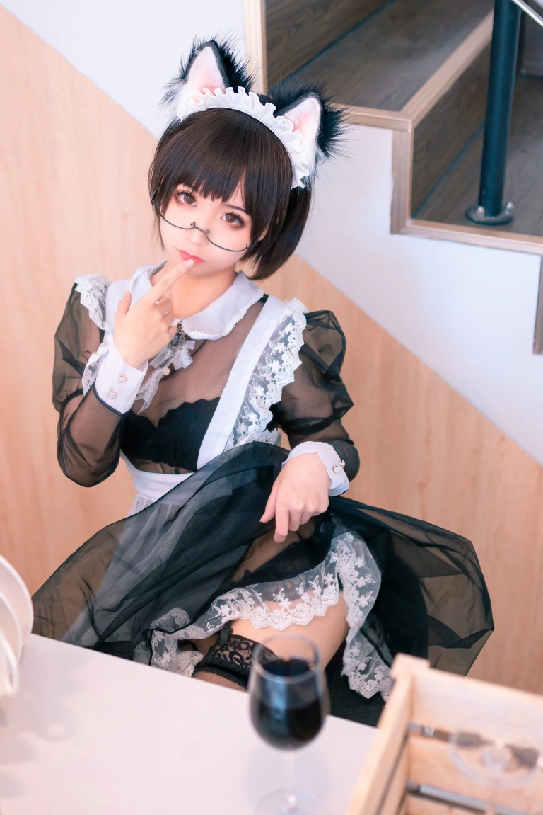 蠢沫沫《透明萝莉女仆》主题写真：41张全套美图
