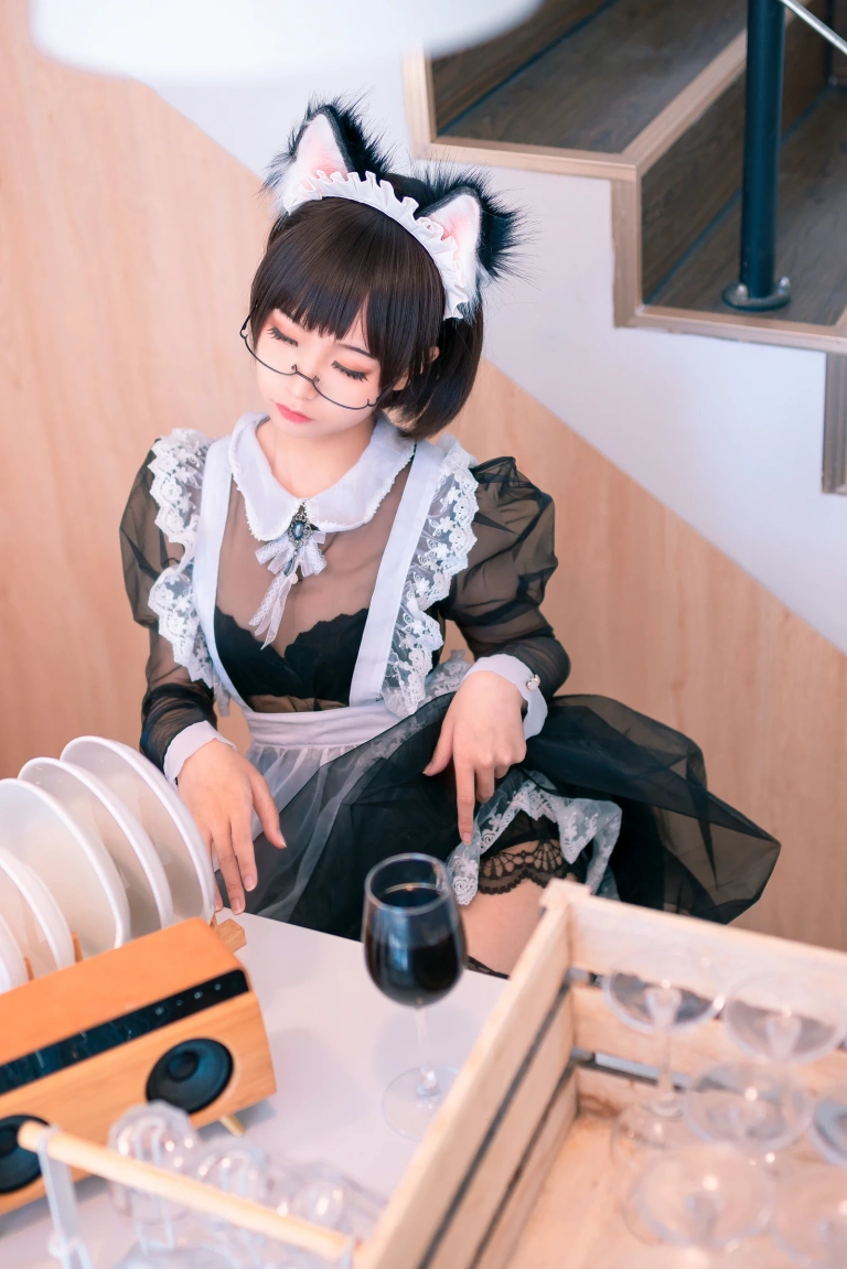 蠢沫沫《透明萝莉女仆》主题写真：41张全套美图