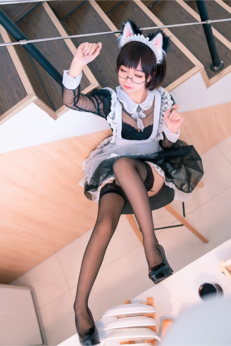 蠢沫沫《透明萝莉女仆》主题写真：41张全套美图
