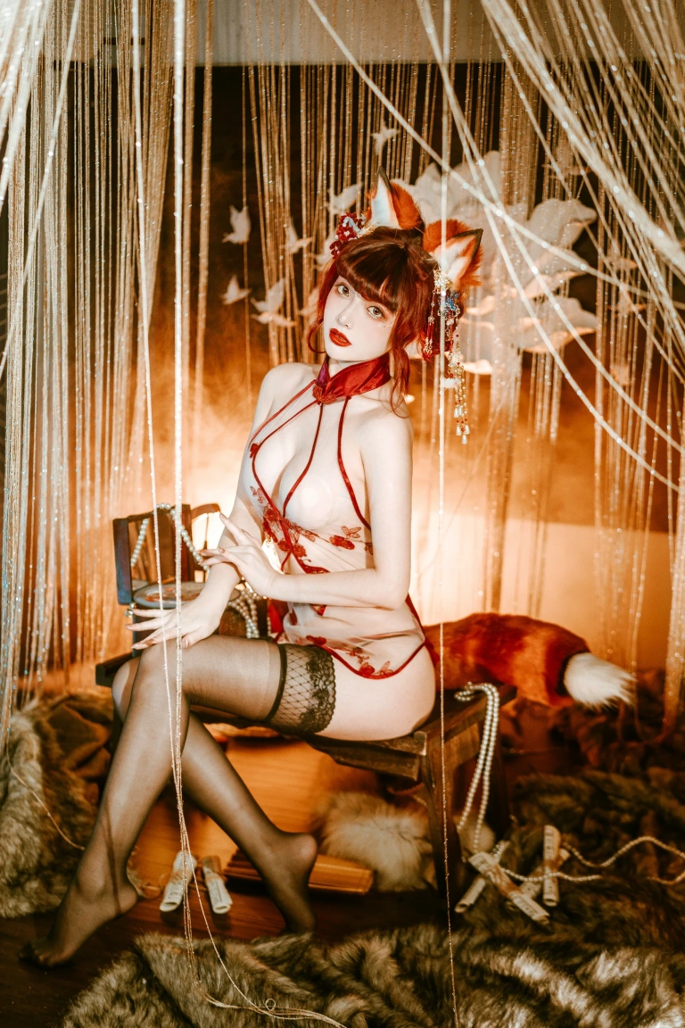 雯仔不讲道理《王者荣耀 妲己》主题写真：12张全套美图