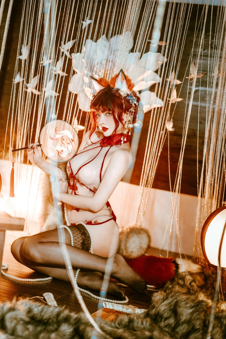 雯仔不讲道理《王者荣耀 妲己》主题写真：12张全套美图