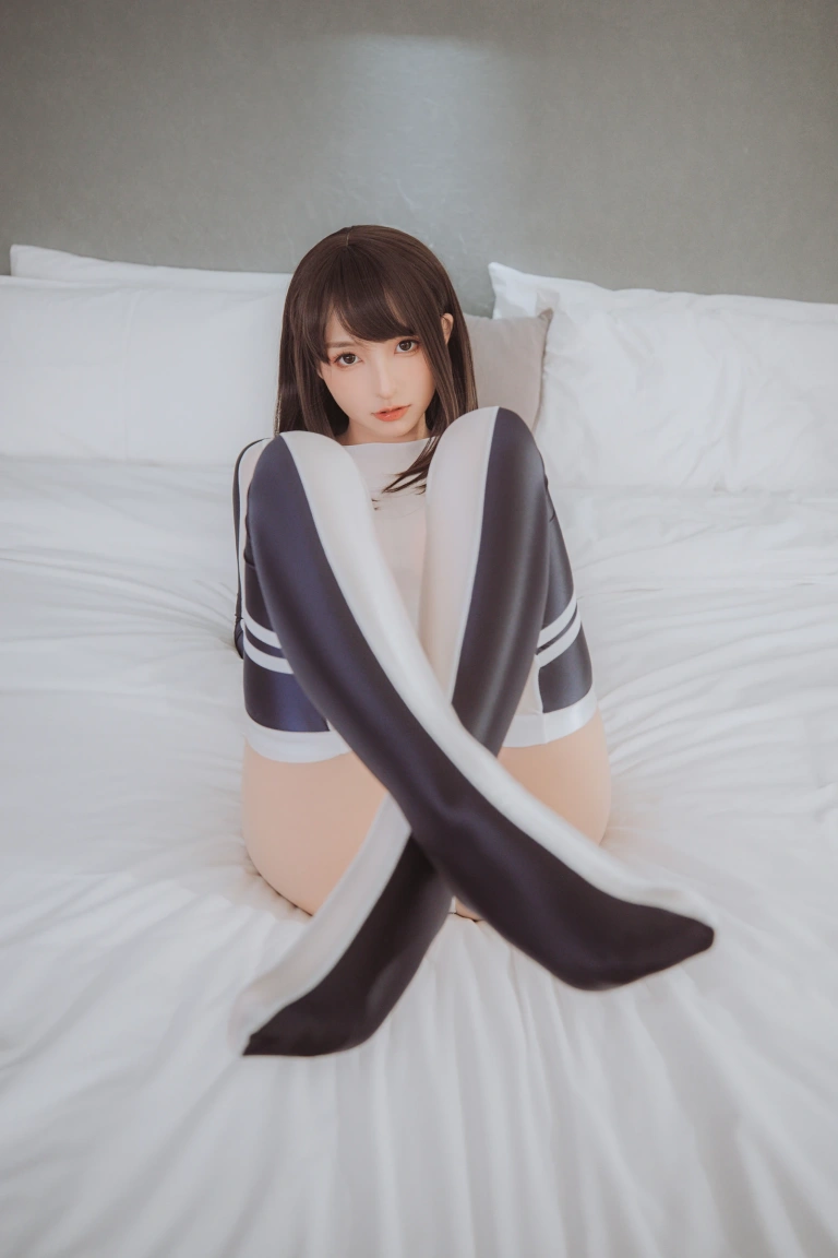 神楽坂真冬《第三季 序号30：竞泳主题《水之形2》》主题写真：150张全套美图，含2个视频