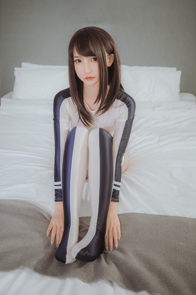 神楽坂真冬《第三季 序号30：竞泳主题《水之形2》》主题写真：150张全套美图，含2个视频