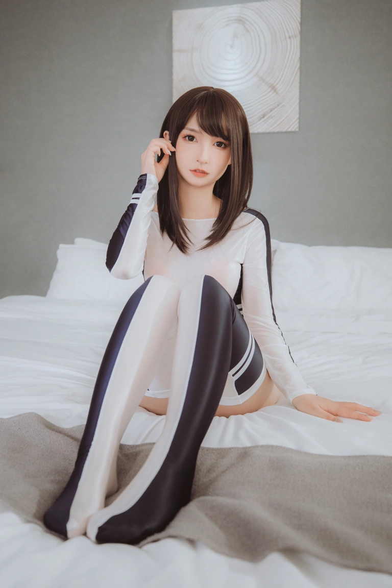 神楽坂真冬《第三季 序号30：竞泳主题《水之形2》》主题写真：150张全套美图，含2个视频
