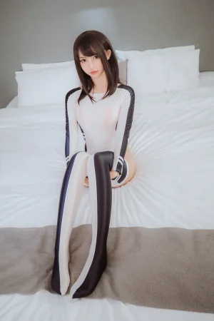 神楽坂真冬《第三季 序号30：竞泳主题《水之形2》》主题写真：150张全套美图，含2个视频