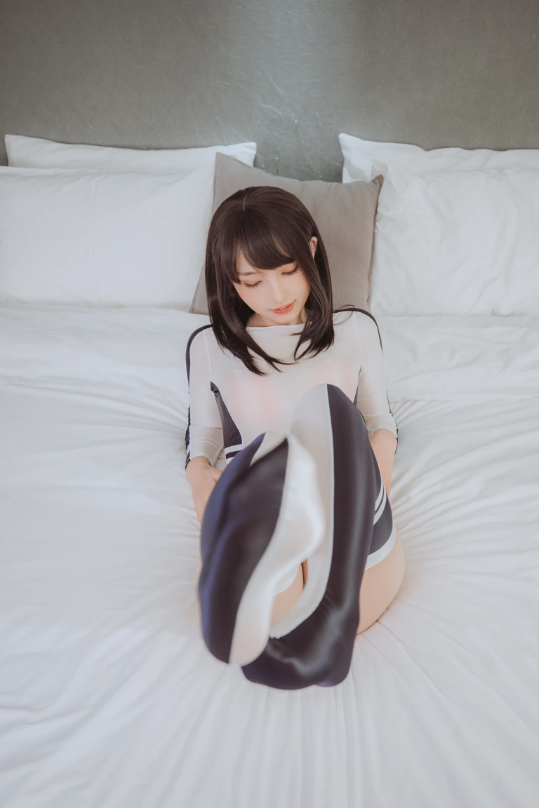 神楽坂真冬《第三季 序号30：竞泳主题《水之形2》》主题写真：150张全套美图，含2个视频