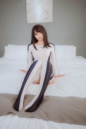 神楽坂真冬《第三季 序号30：竞泳主题《水之形2》》主题写真：150张全套美图，含2个视频