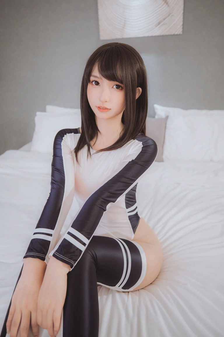 神楽坂真冬《第三季 序号30：竞泳主题《水之形2》》主题写真：150张全套美图，含2个视频