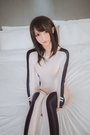 神楽坂真冬《第三季 序号30：竞泳主题《水之形2》》主题写真：150张全套美图，含2个视频