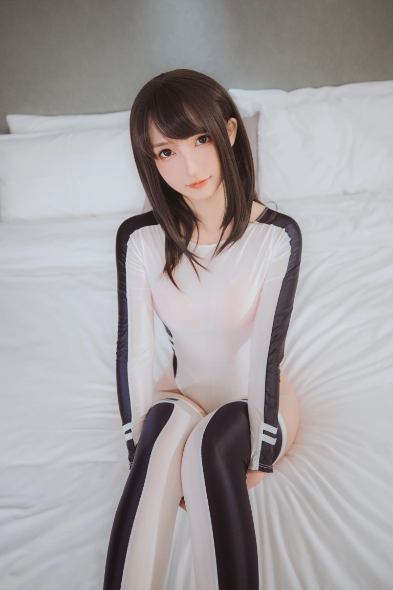 神楽坂真冬《第三季 序号30：竞泳主题《水之形2》》主题写真：150张全套美图，含2个视频