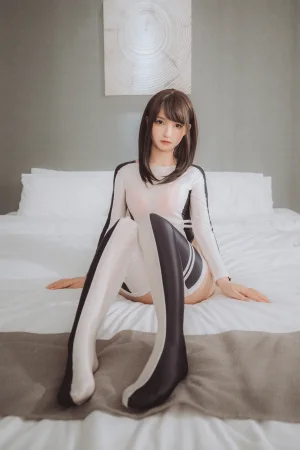 神楽坂真冬《第三季 序号30：竞泳主题《水之形2》》主题写真：150张全套美图，含2个视频