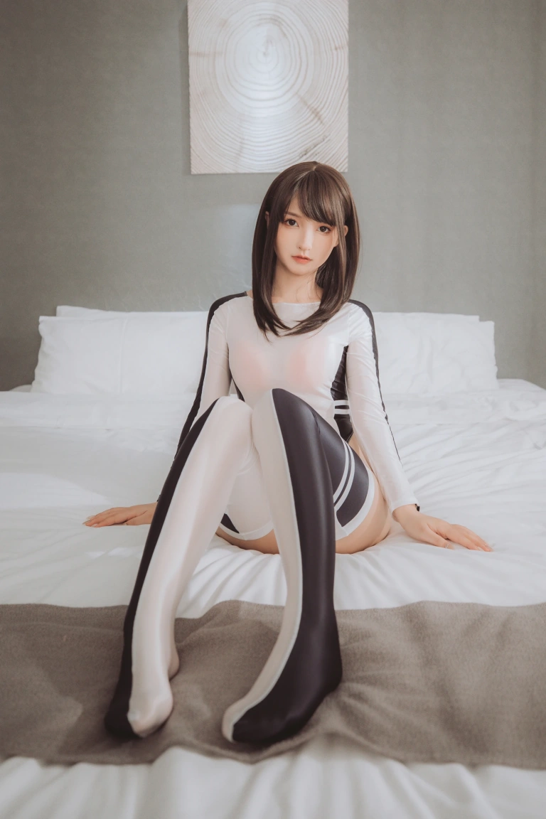 神楽坂真冬《第三季 序号30：竞泳主题《水之形2》》主题写真：150张全套美图，含2个视频