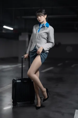轩萧学姐《NO.81 – 空姐车库》主题写真：28张全套美图，含1个视频