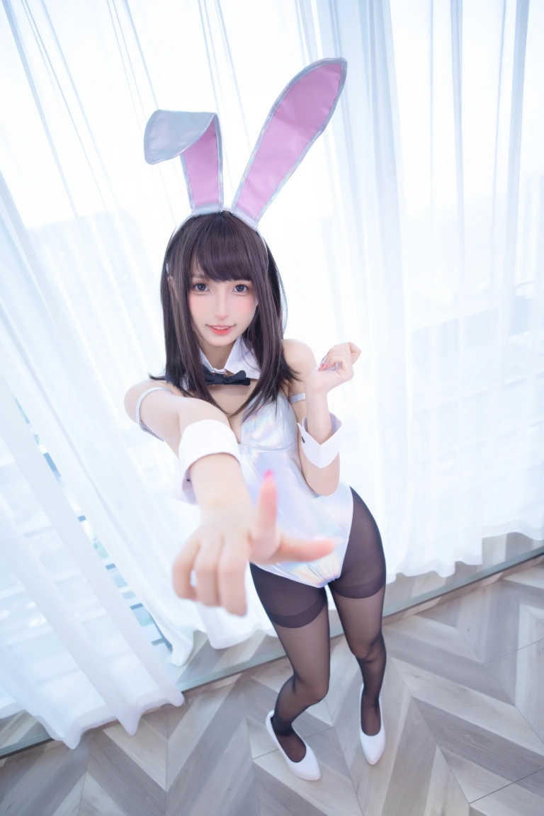 神楽坂真冬《第三季 序号33：兔女郎与钢管《バニーバブル》》主题写真：150张全套美图，含2个视频
