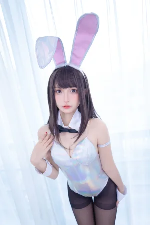 神楽坂真冬《第三季 序号33：兔女郎与钢管《バニーバブル》》主题写真：150张全套美图，含2个视频
