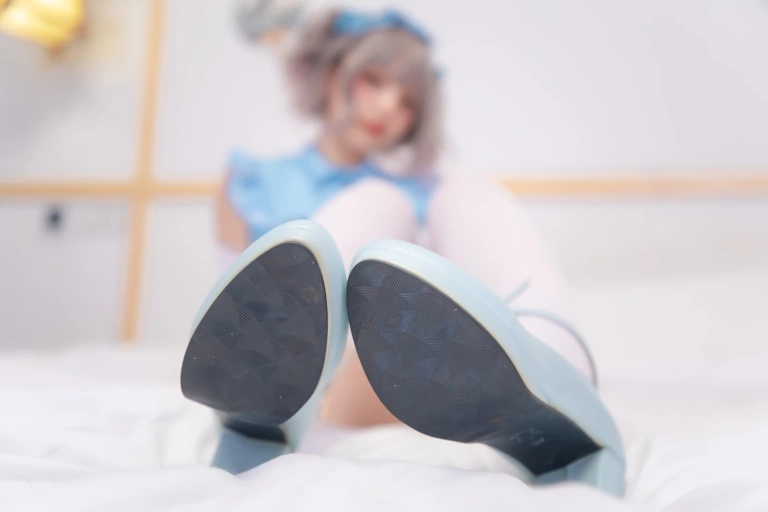 神楽坂真冬《第四季 序号1：《蓝调女仆》》主题写真：75张全套美图