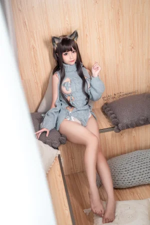 蠢沫沫《灰露背毛衣》主题写真：40张全套美图