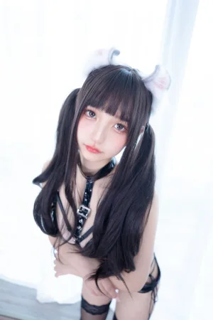 神楽坂真冬《第四季 序号2：《黑》》主题写真：75张全套美图