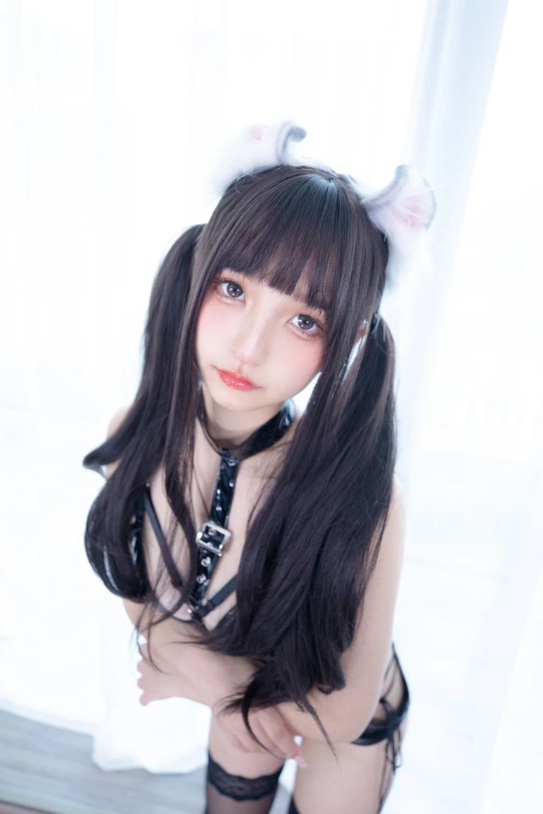 神楽坂真冬《第四季 序号2：《黑》》主题写真：75张全套美图