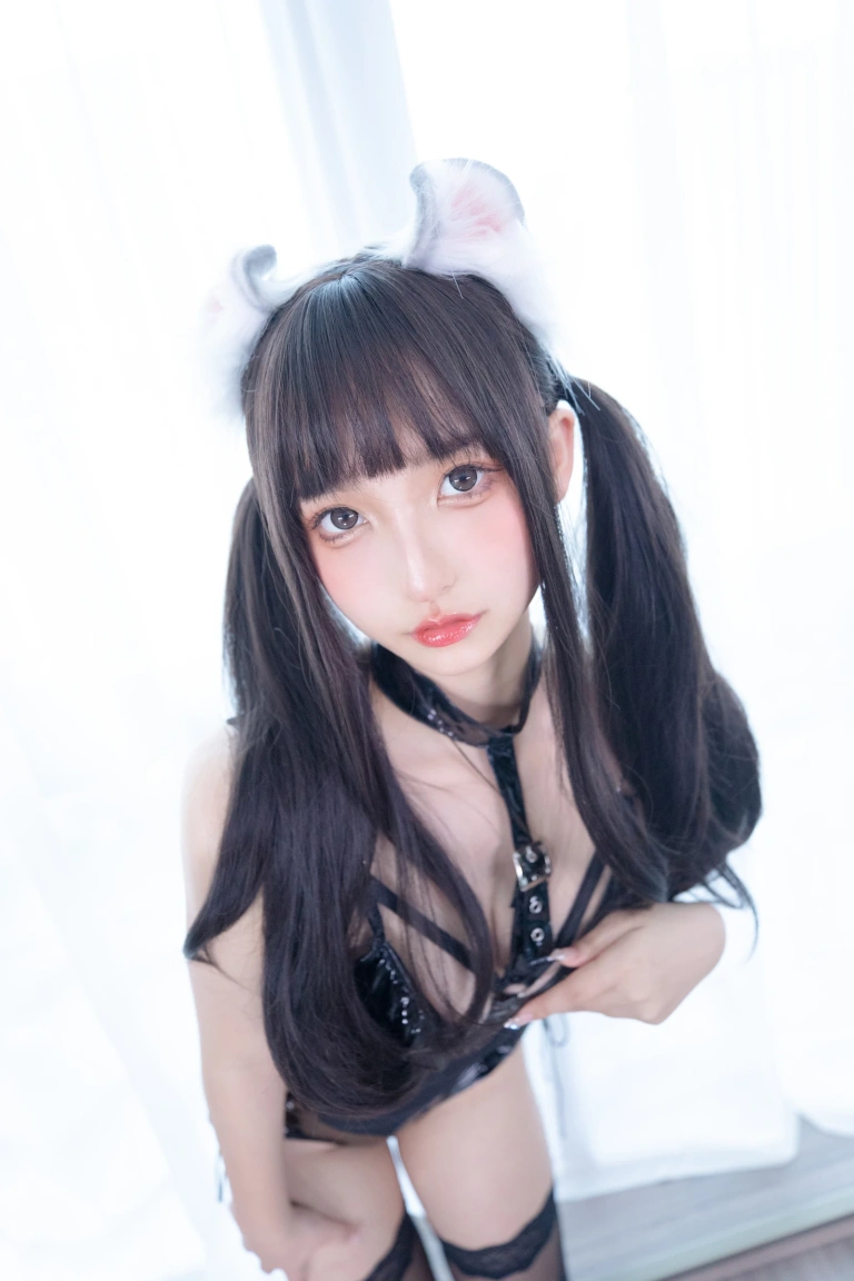 神楽坂真冬《第四季 序号2：《黑》》主题写真：75张全套美图