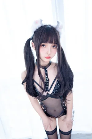 神楽坂真冬《第四季 序号2：《黑》》主题写真：75张全套美图