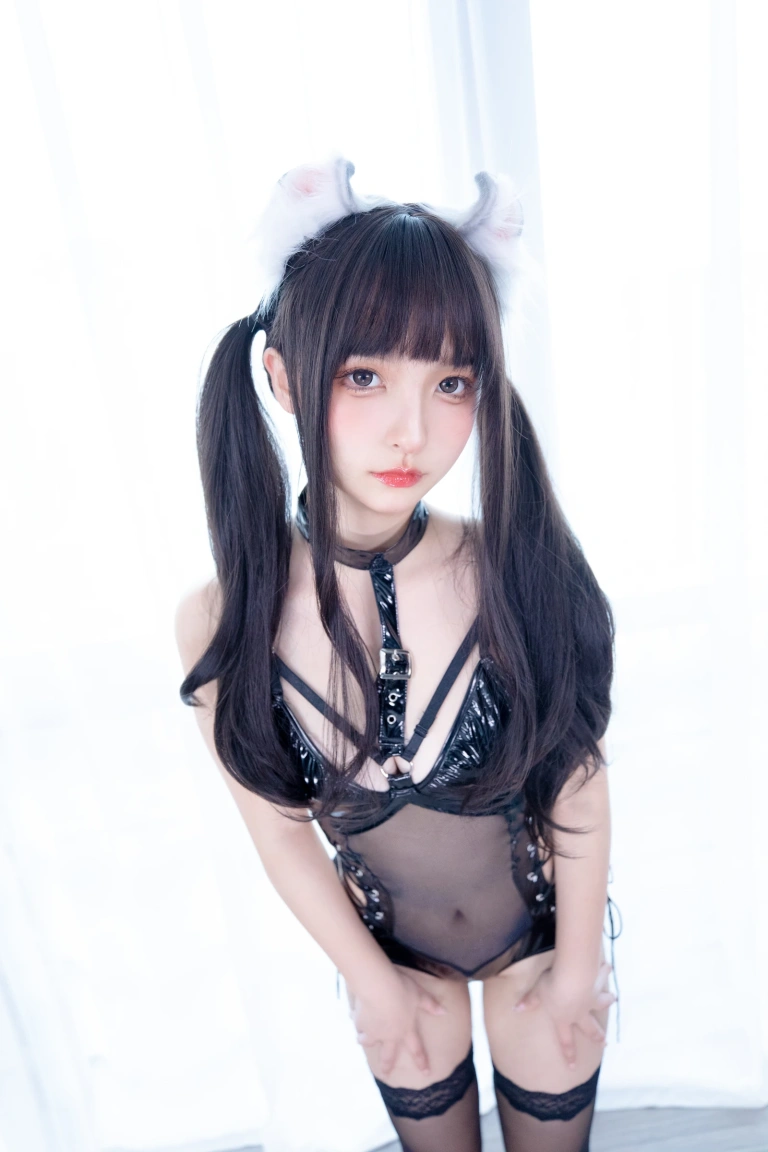 神楽坂真冬《第四季 序号2：《黑》》主题写真：75张全套美图