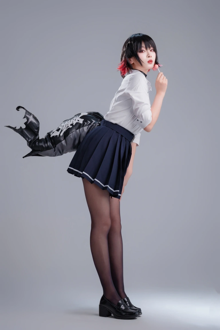 轩萧学姐《NO.84 – 绝区零 鲨鱼妹JK》主题写真：100张全套美图，含1个视频