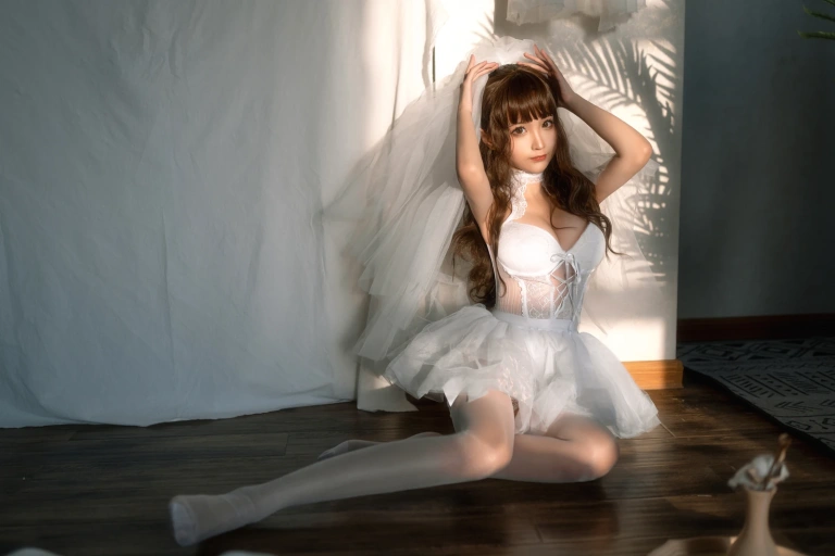 蠢沫沫《婚纱》主题写真：42张全套美图