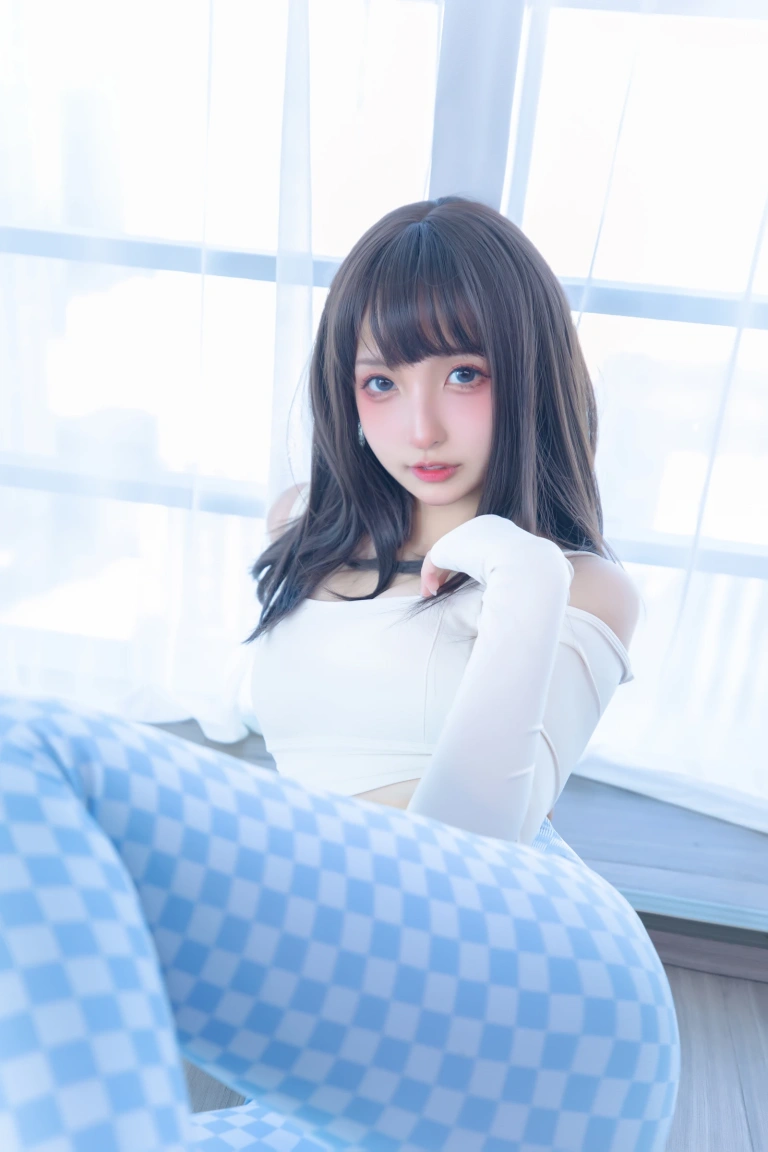 神楽坂真冬《第四季 序号7：《蓝白格》》主题写真：75张全套美图