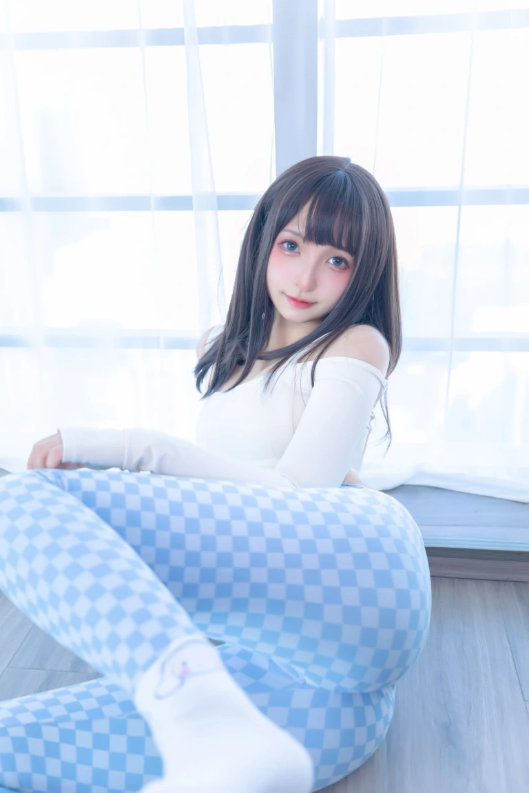 神楽坂真冬《第四季 序号7：《蓝白格》》主题写真：75张全套美图