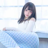 神楽坂真冬《第四季 序号7：《蓝白格》》主题写真：75张全套美图