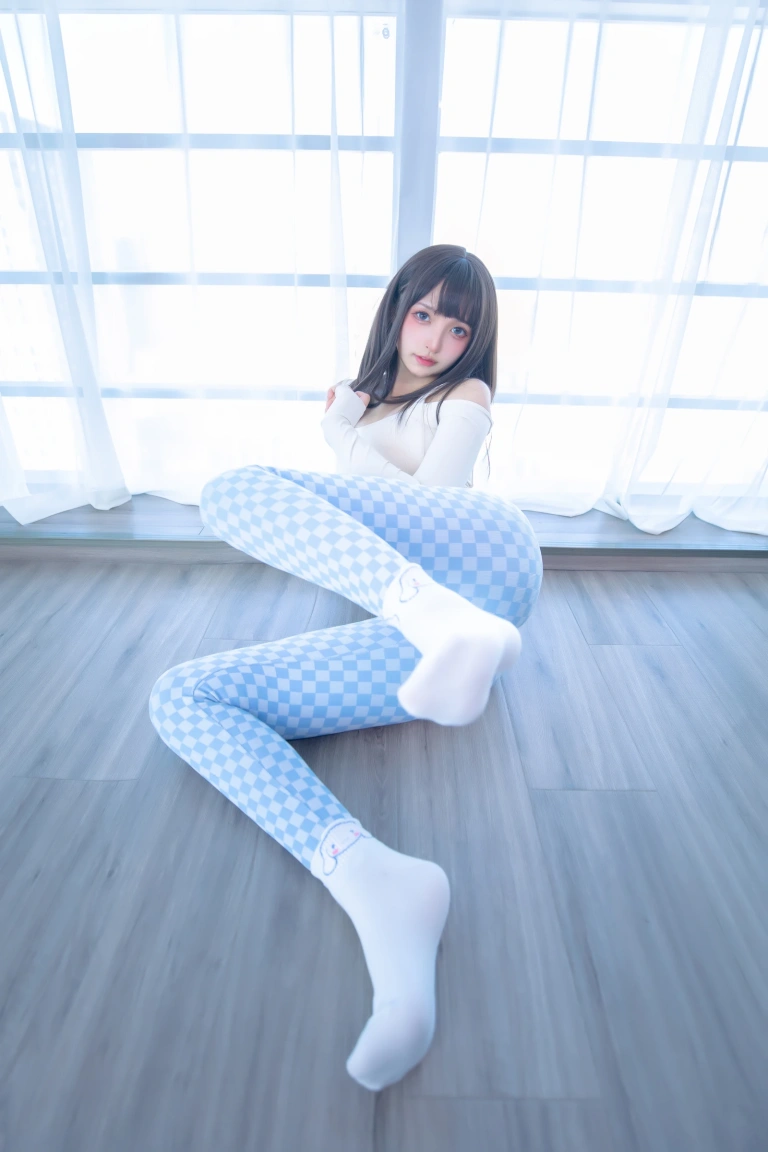 神楽坂真冬《第四季 序号7：《蓝白格》》主题写真：75张全套美图