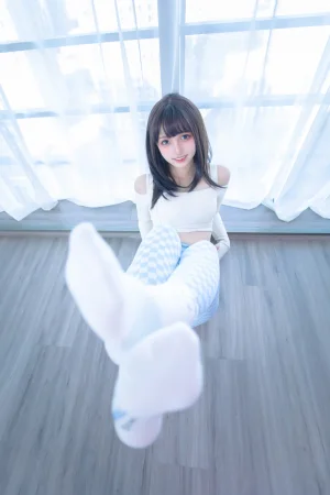 神楽坂真冬《第四季 序号7：《蓝白格》》主题写真：75张全套美图