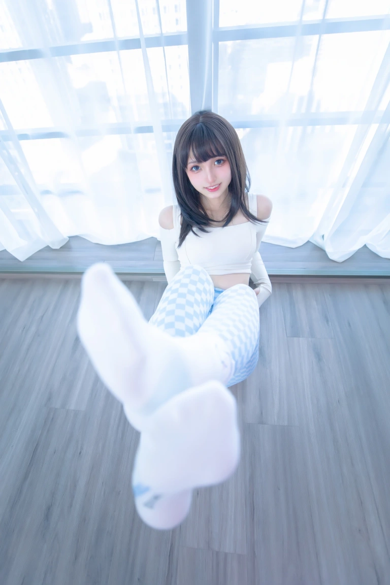 神楽坂真冬《第四季 序号7：《蓝白格》》主题写真：75张全套美图