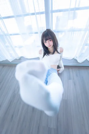 神楽坂真冬《第四季 序号7：《蓝白格》》主题写真：75张全套美图