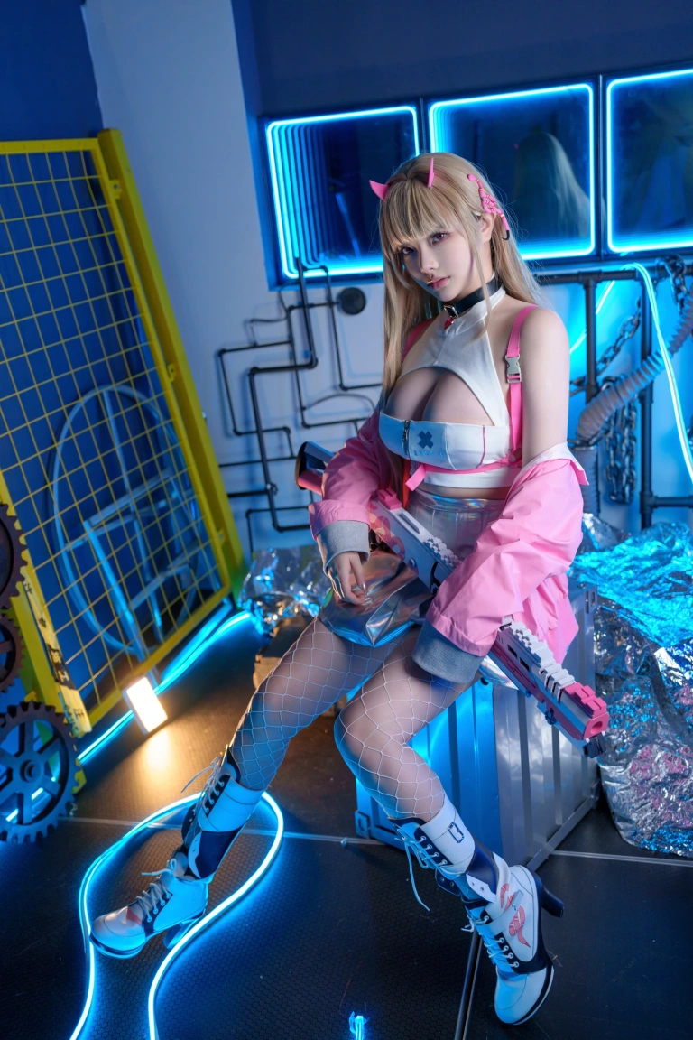雯仔不讲道理《Nikke 毒蛇》主题写真：36张全套美图