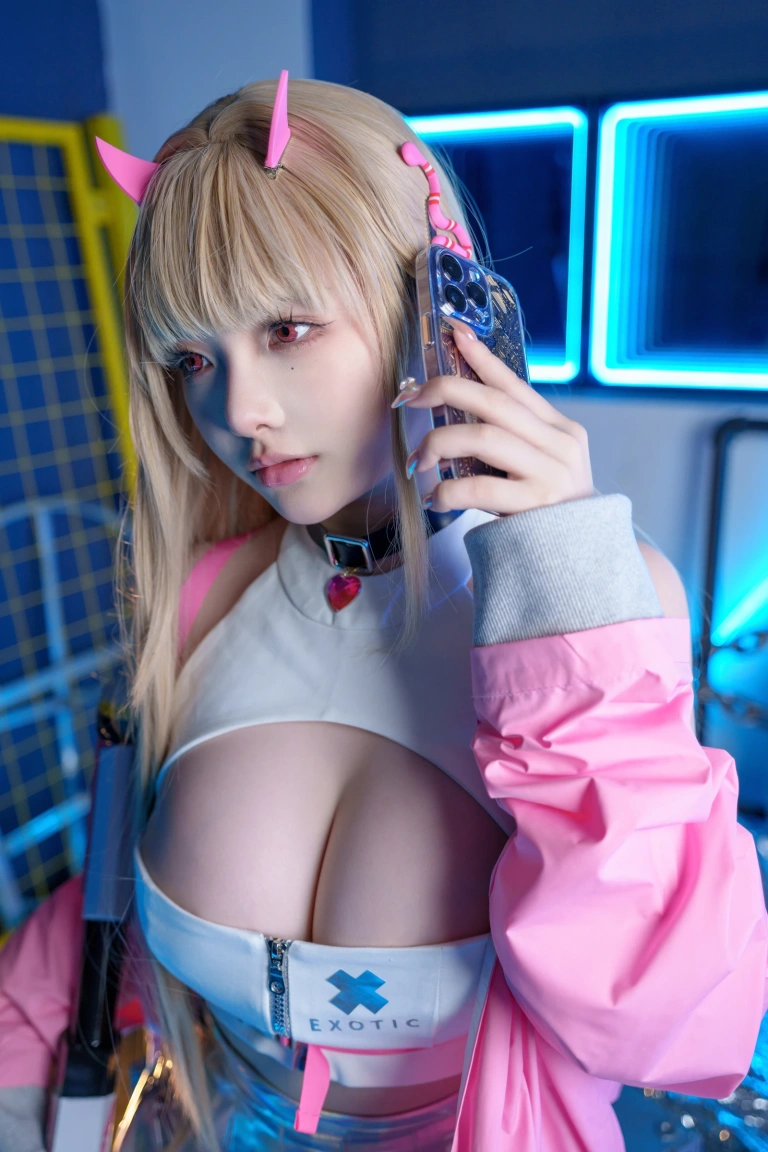 雯仔不讲道理《Nikke 毒蛇》主题写真：36张全套美图