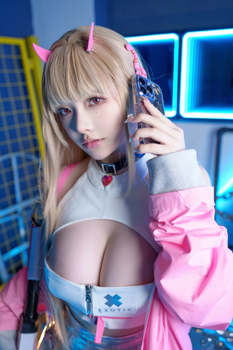 雯仔不讲道理《Nikke 毒蛇》主题写真：36张全套美图
