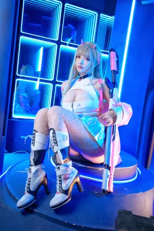 雯仔不讲道理《Nikke 毒蛇》主题写真：36张全套美图