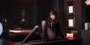 轩萧学姐《NO.90 – 黑丝通讯官》主题写真：60张全套美图