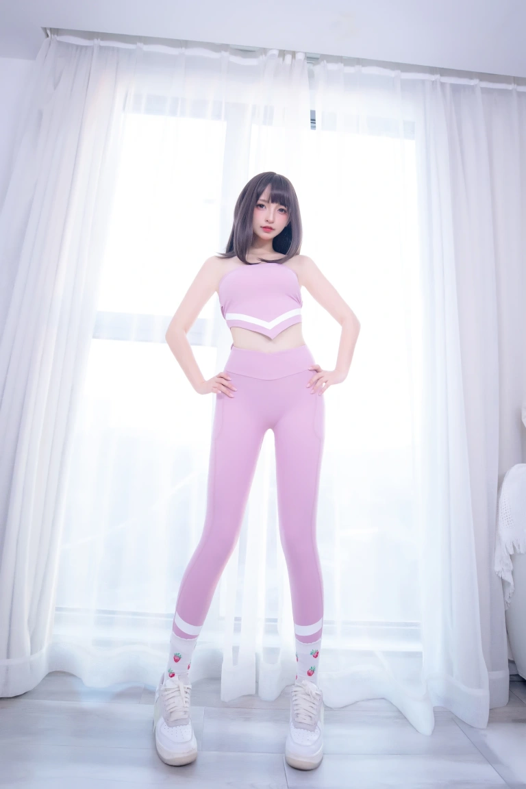 神楽坂真冬《第四季 序号10：《草莓蜜桃》》主题写真：75张全套美图