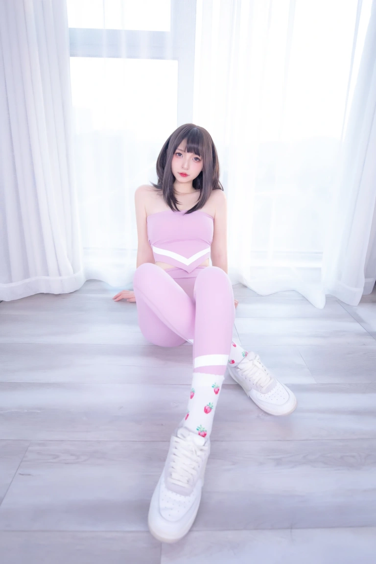 神楽坂真冬《第四季 序号10：《草莓蜜桃》》主题写真：75张全套美图