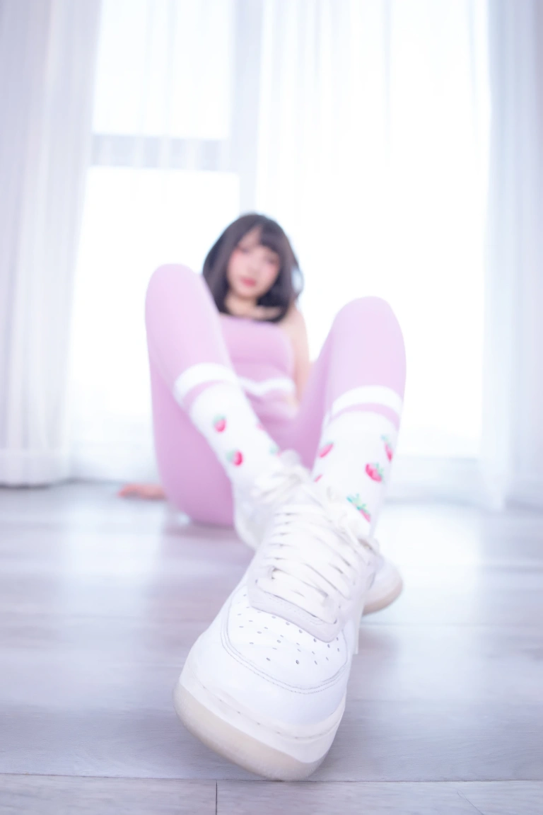 神楽坂真冬《第四季 序号10：《草莓蜜桃》》主题写真：75张全套美图