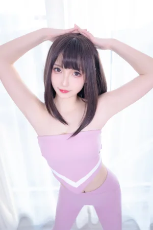 神楽坂真冬《第四季 序号10：《草莓蜜桃》》主题写真：75张全套美图