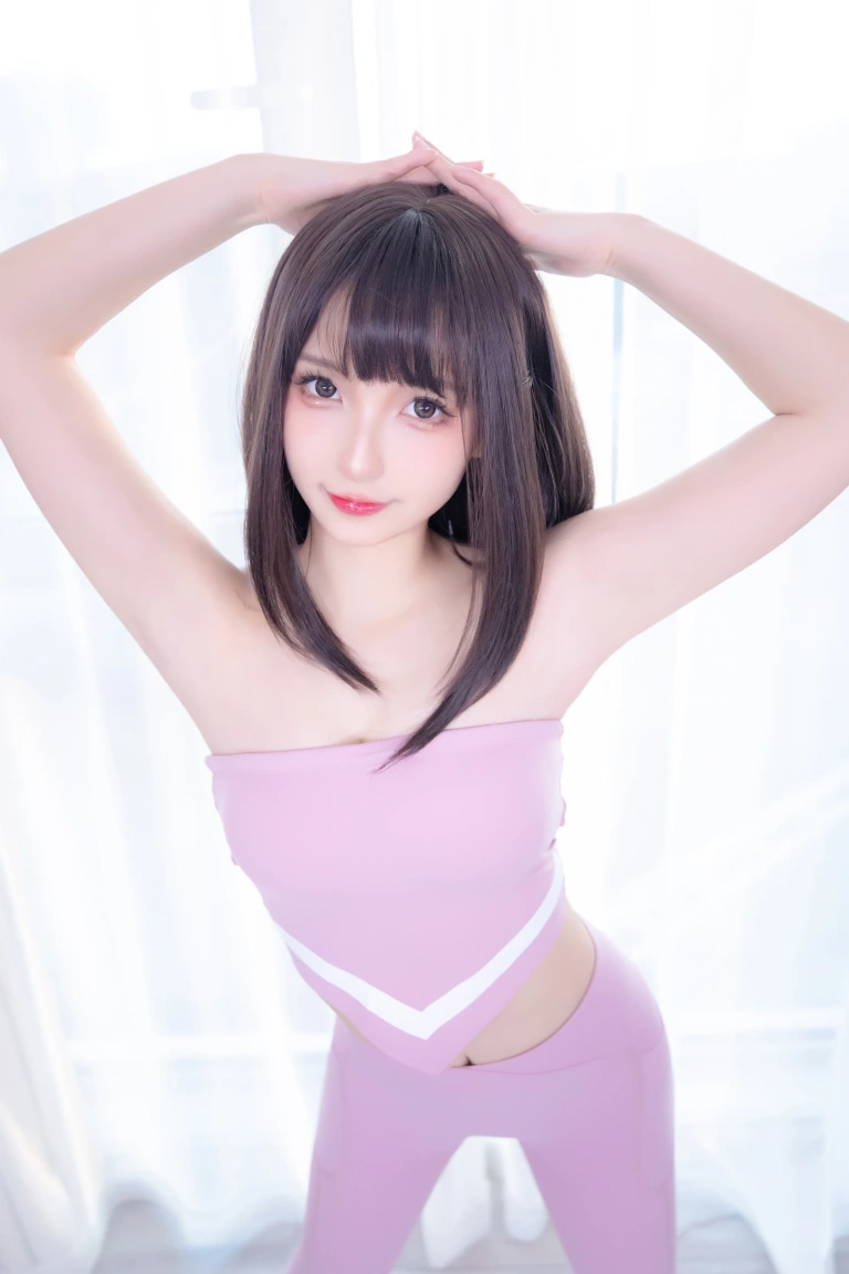 神楽坂真冬《第四季 序号10：《草莓蜜桃》》主题写真：75张全套美图