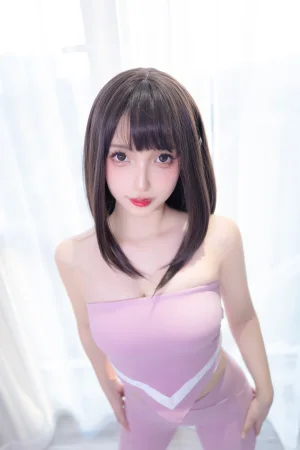 神楽坂真冬《第四季 序号10：《草莓蜜桃》》主题写真：75张全套美图