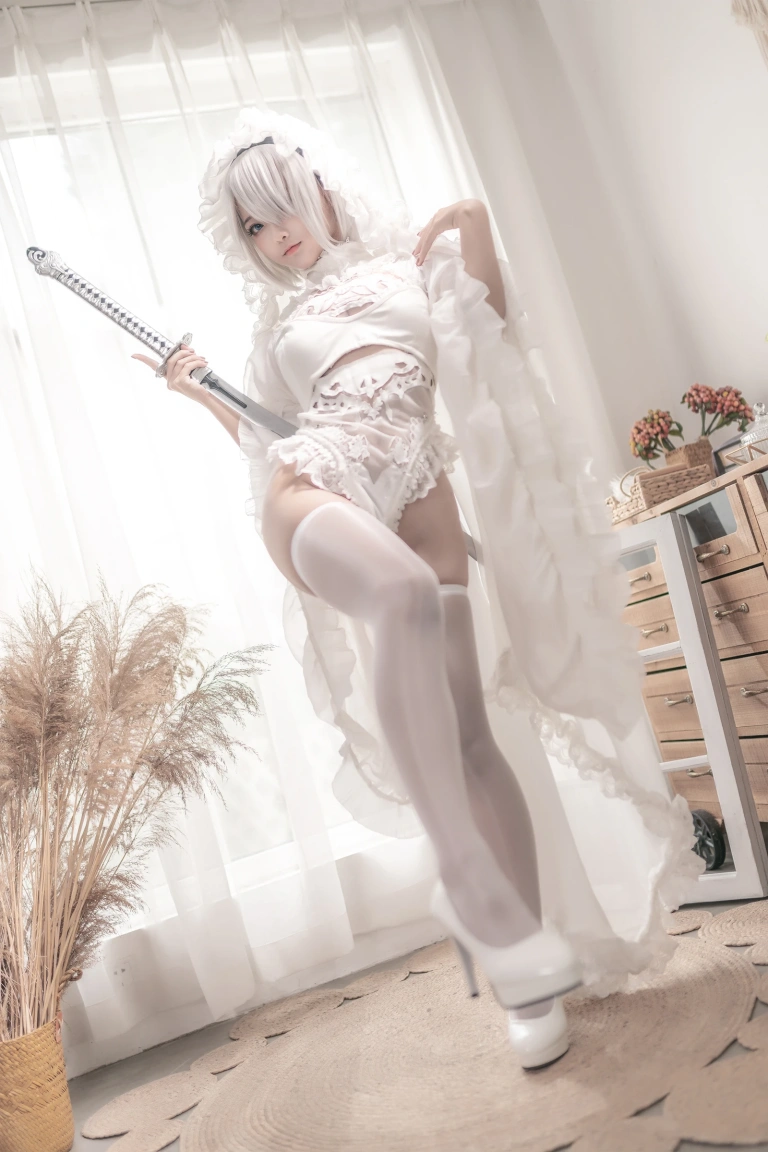 蠢沫沫《尼尔纪元 白花嫁》主题写真：20张全套美图