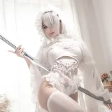蠢沫沫《尼尔纪元 白花嫁》主题写真：20张全套美图
